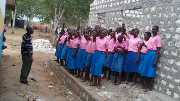 Students of Kundeni Primary School with Magic Oxygen's first classroom