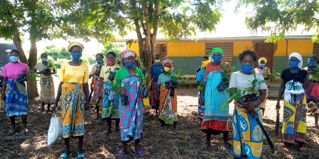 Kenyan women wearing facemasks
