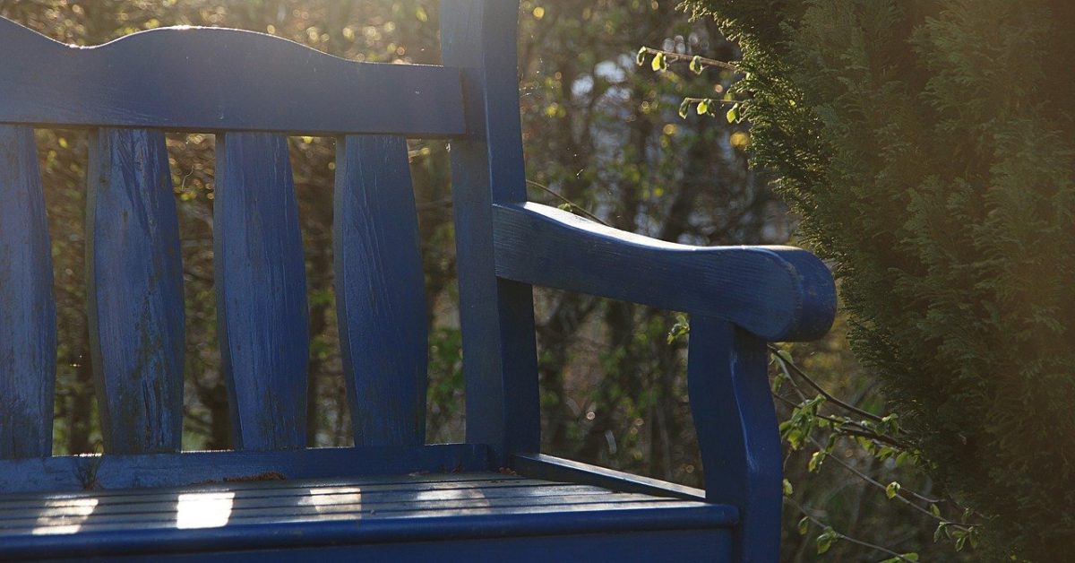Blue garden bench by Monsterkoi on Pixabay